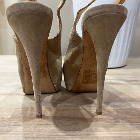 GIUZEPPE ZANOTTI Sharon Beige Suede Peeptoe Pump Size 35.5/ US 5.5 - Picture 6 of 9